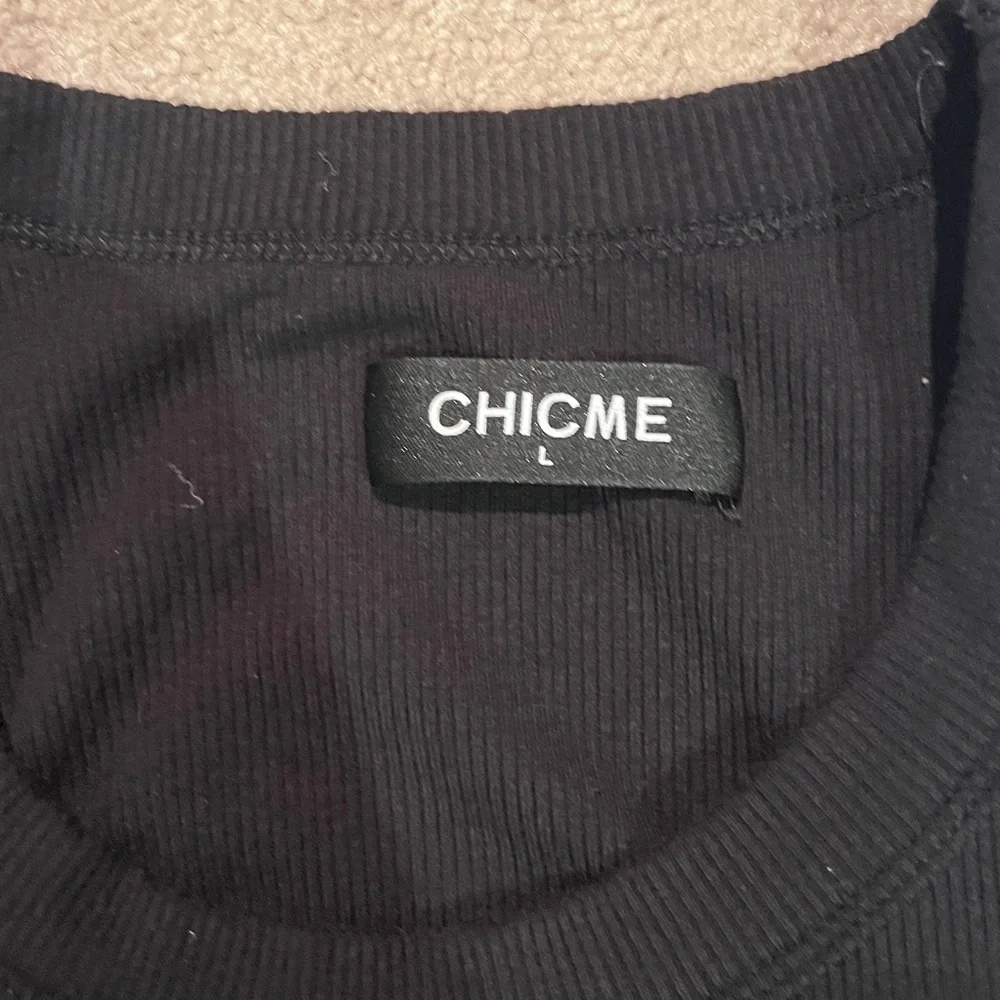 Bundle of 2 Chicme built in bra tops. Black top is L and white is XL. - Picture 2 of 6